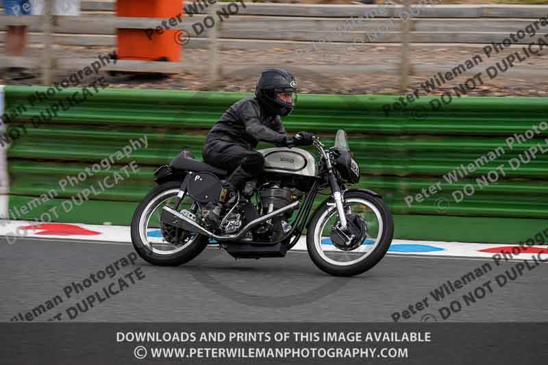Vintage motorcycle club;eventdigitalimages;mallory park;mallory park trackday photographs;no limits trackdays;peter wileman photography;trackday digital images;trackday photos;vmcc festival 1000 bikes photographs